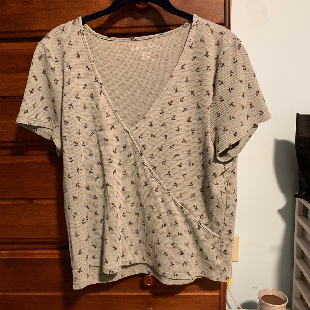 American eagle green flower top size XL